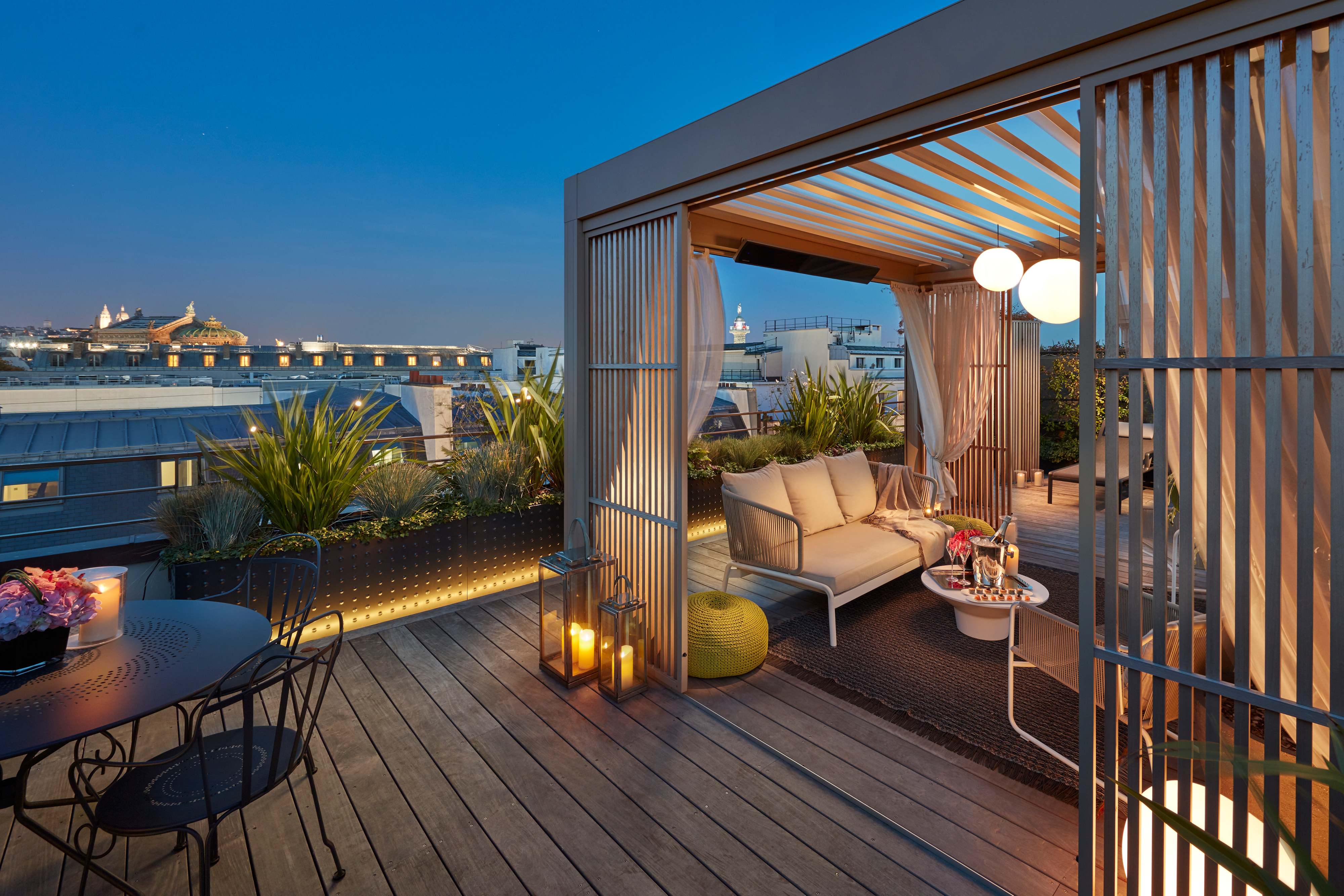 Mandarin Penthouse Floor terrace